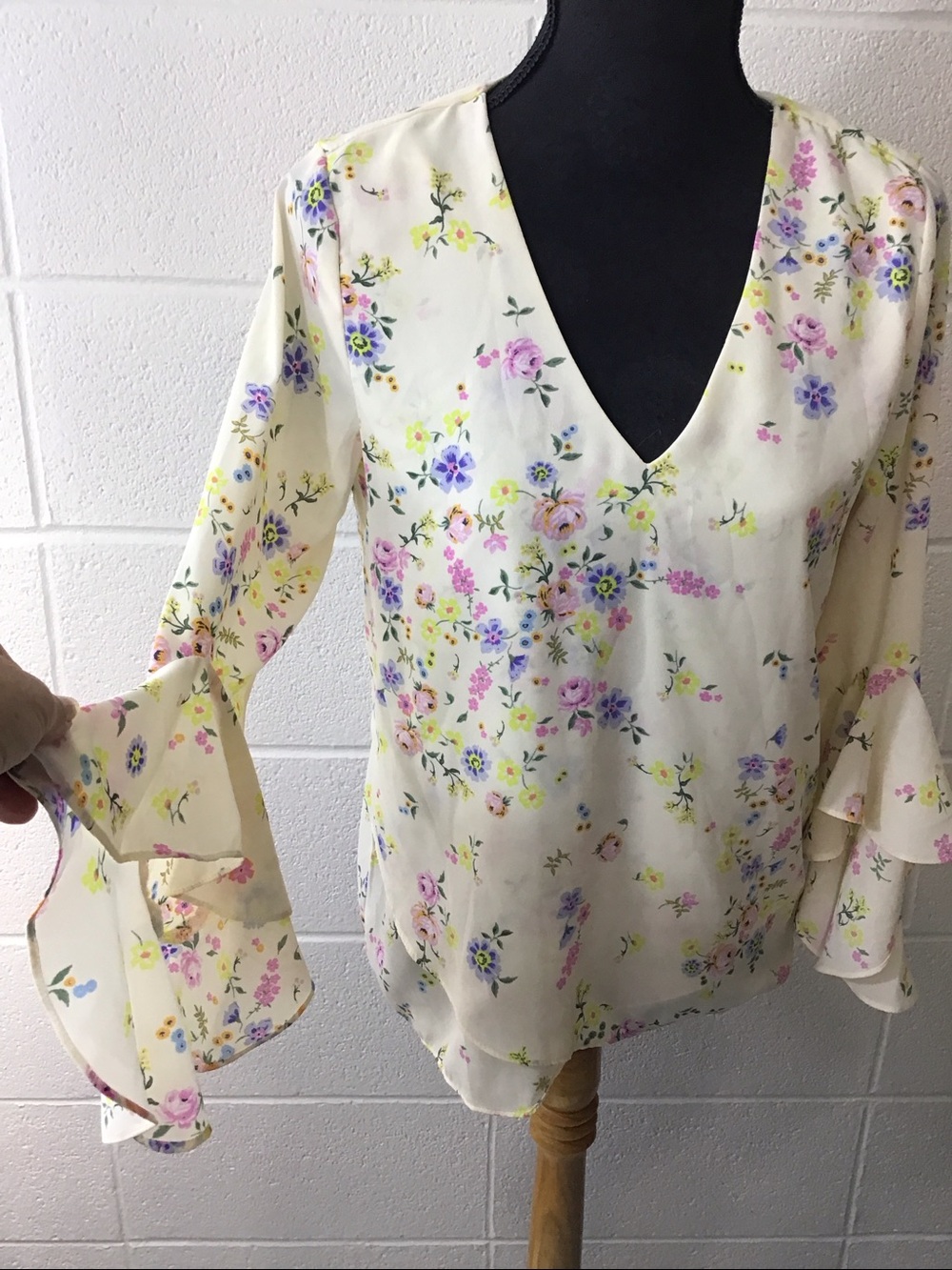 Vince Camuto Romantic Blooming Garden Flowy Bell Sleeve Asymmetrical Blouse
